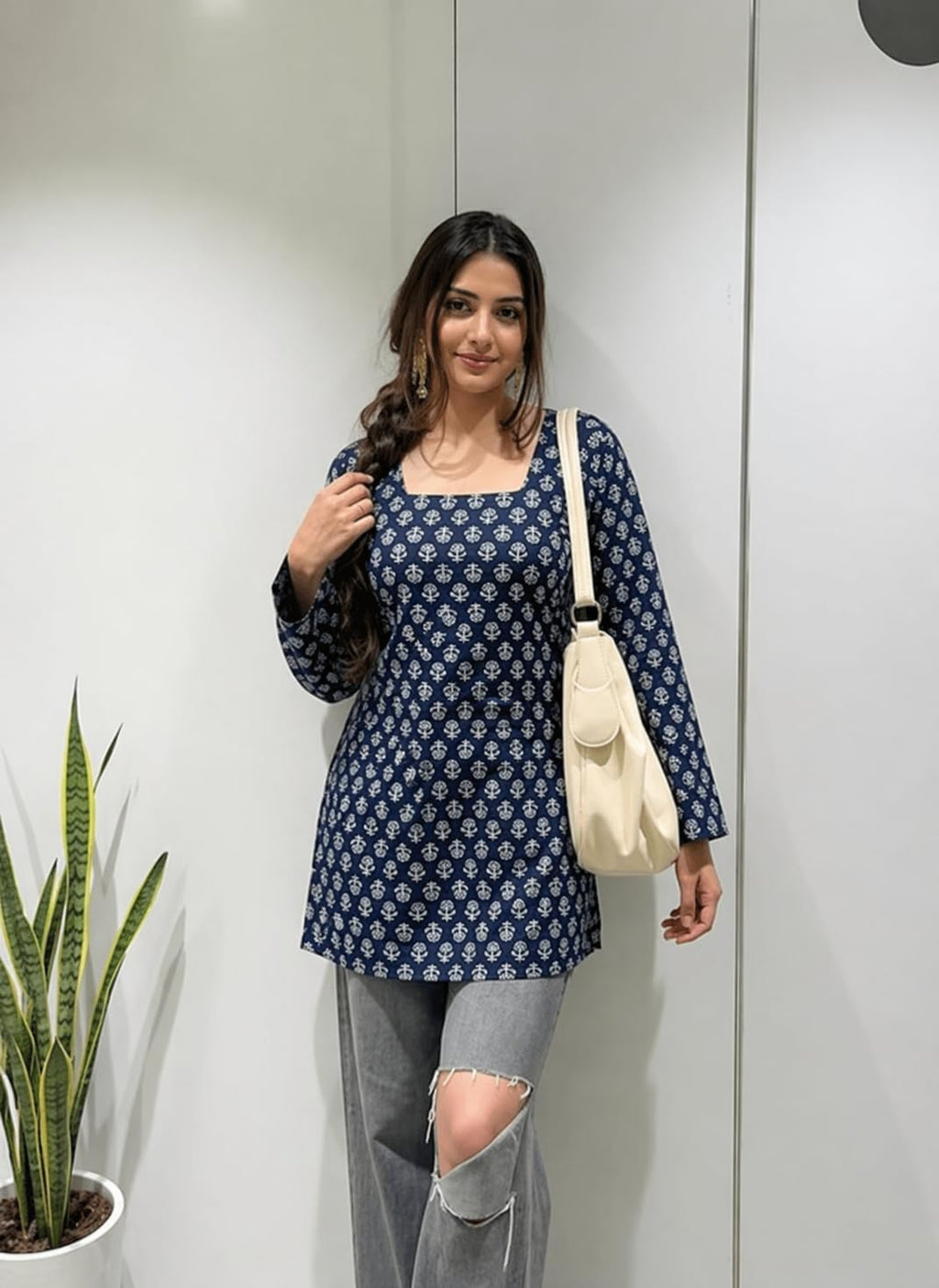 SONISHA Women's Rayon Floral Print Short Kurti for Women Elegance Square Neck, Long Sleeves with Style Criss Cross Back Kurti, Top for Office Wear, Casual, Outdoor