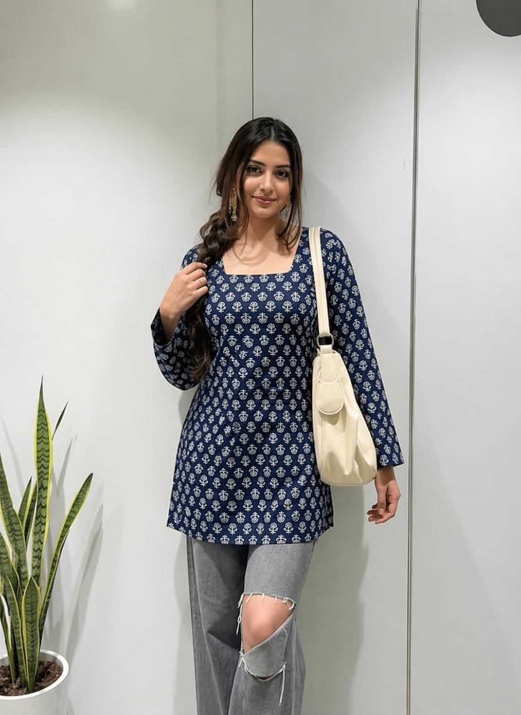 SONISHA Women's Rayon Floral Print Short Kurti for Women Elegance Square Neck, Long Sleeves with Style Criss Cross Back Kurti, Top for Office Wear, Casual, Outdoor