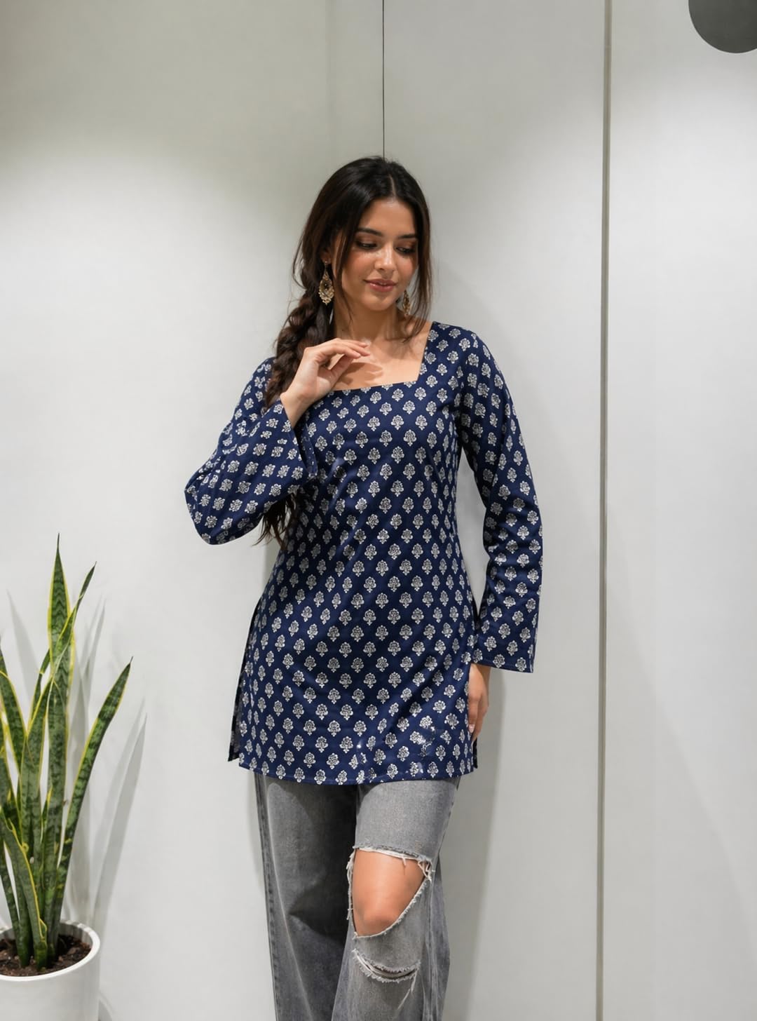 SONISHA Women's Rayon Floral Print Short Kurti for Women Elegance Square Neck, Long Sleeves with Style Criss Cross Back Kurti, Top for Office Wear, Casual, Outdoor