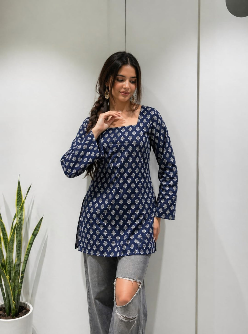 SONISHA Women's Rayon Floral Print Short Kurti for Women Elegance Square Neck, Long Sleeves with Style Criss Cross Back Kurti, Top for Office Wear, Casual, Outdoor