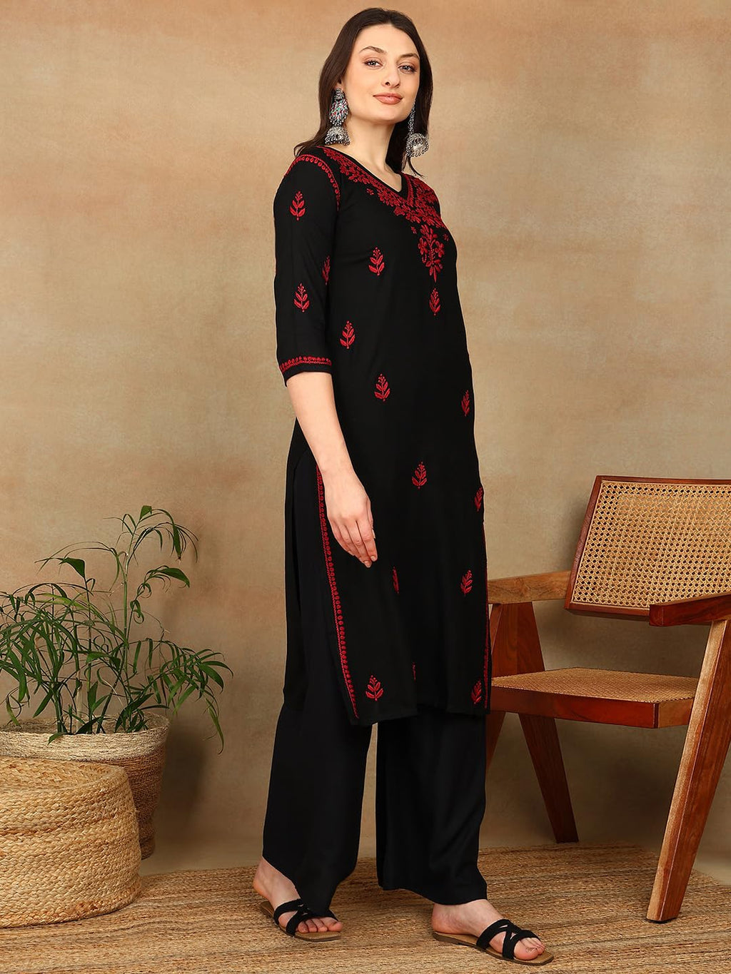 Vahson Women Black & Red Floral Hand Embroidered Chikankari Straight Kurta Kurti