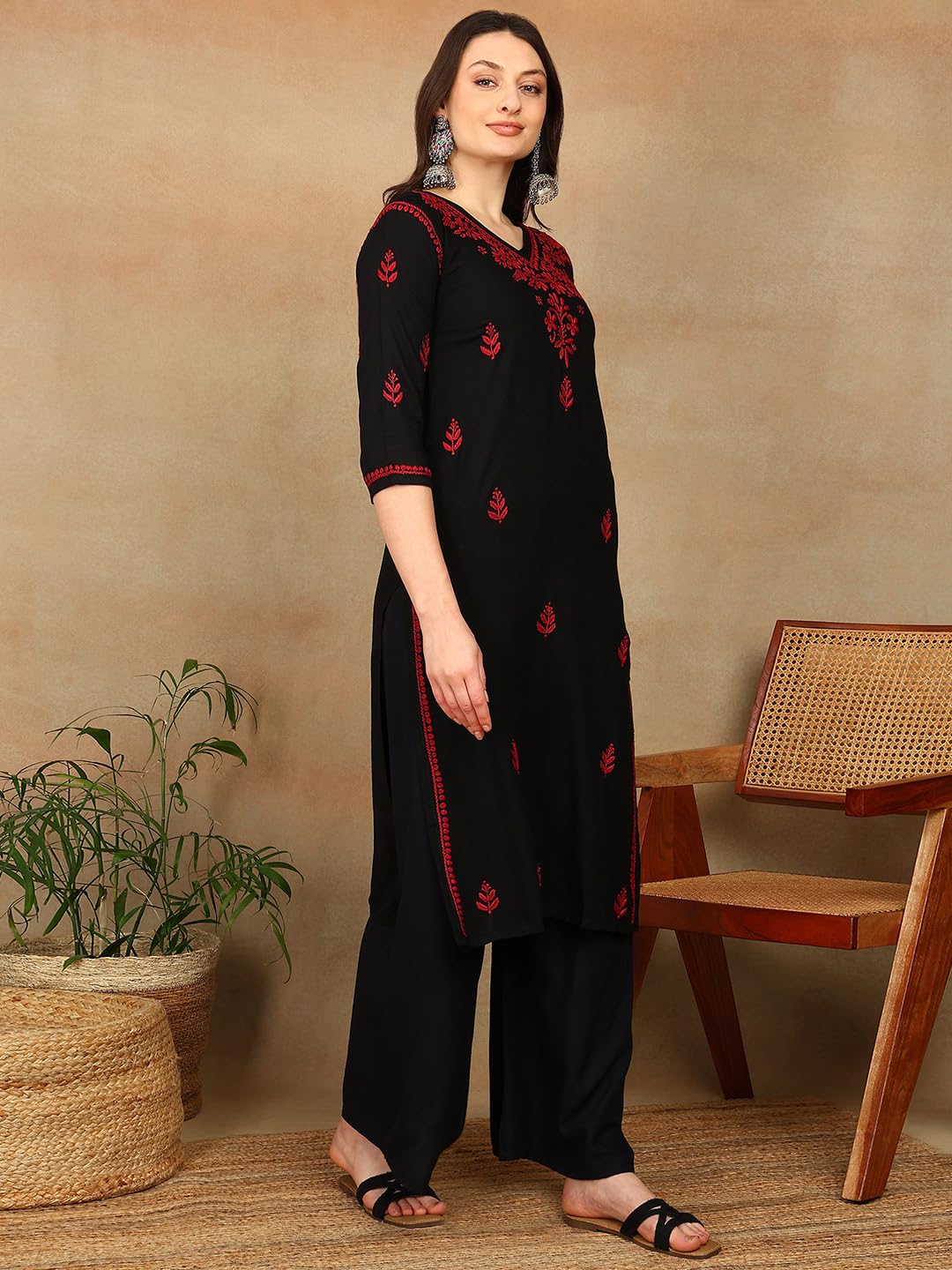 Vahson Women Black & Red Floral Hand Embroidered Chikankari Straight Kurta Kurti