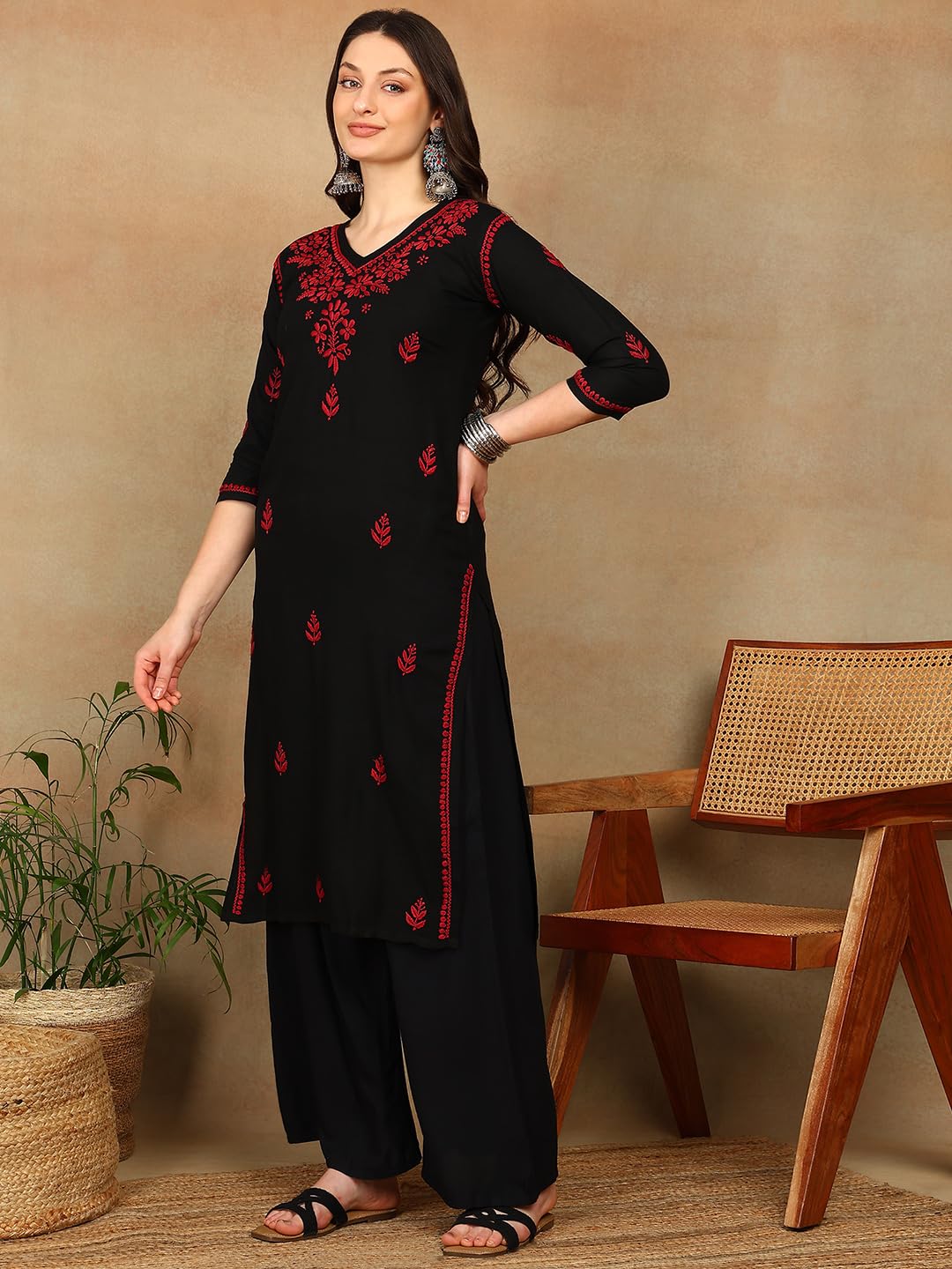Vahson Women Black & Red Floral Hand Embroidered Chikankari Straight Kurta Kurti
