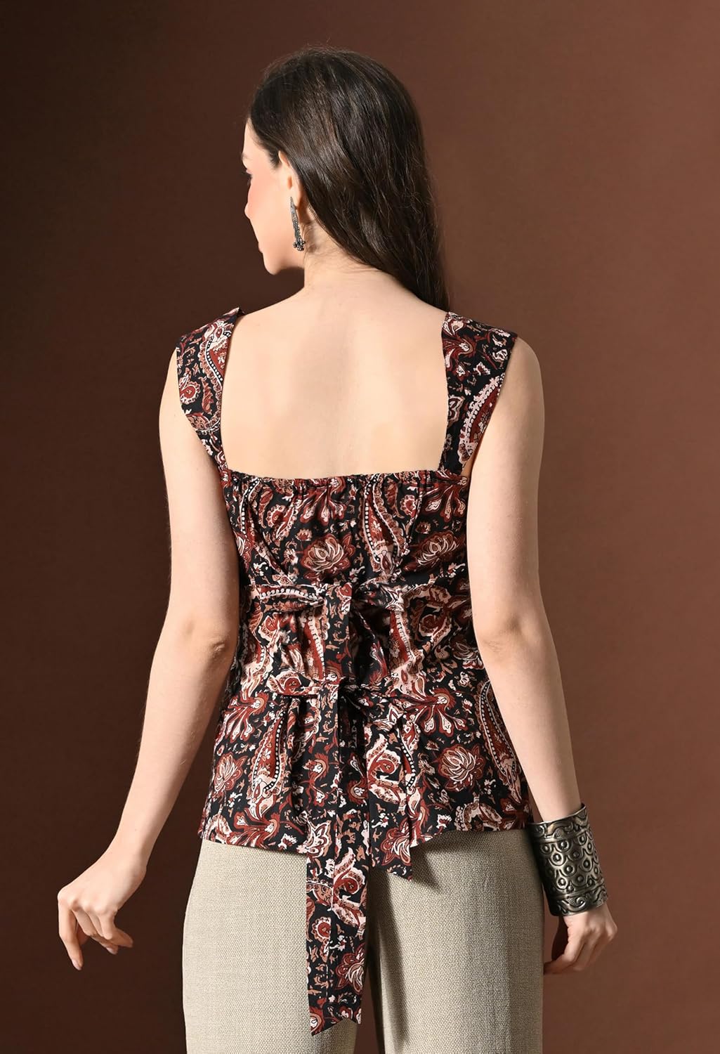Amazon Brand - Tavasya Women Floral Printed Short Kurti | Stylish Square Neck & Back Back Design with String Ties | Sleeveless Modern Top